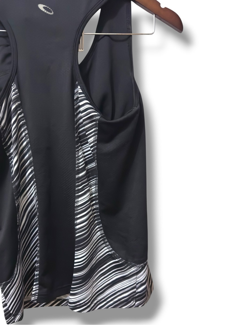 Tek Gear | EUC Black & White Striped Racerback Athletic Tank Top (size L) - Picture 4 of 7